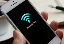 Smartphone conectado a la red WiFi. Foto: cafenobule