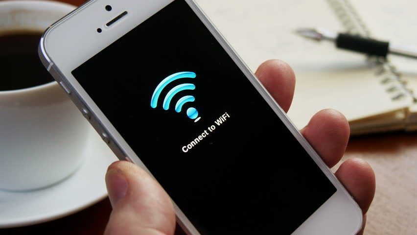 Smartphone conectado a la red WiFi. Foto: cafenobule